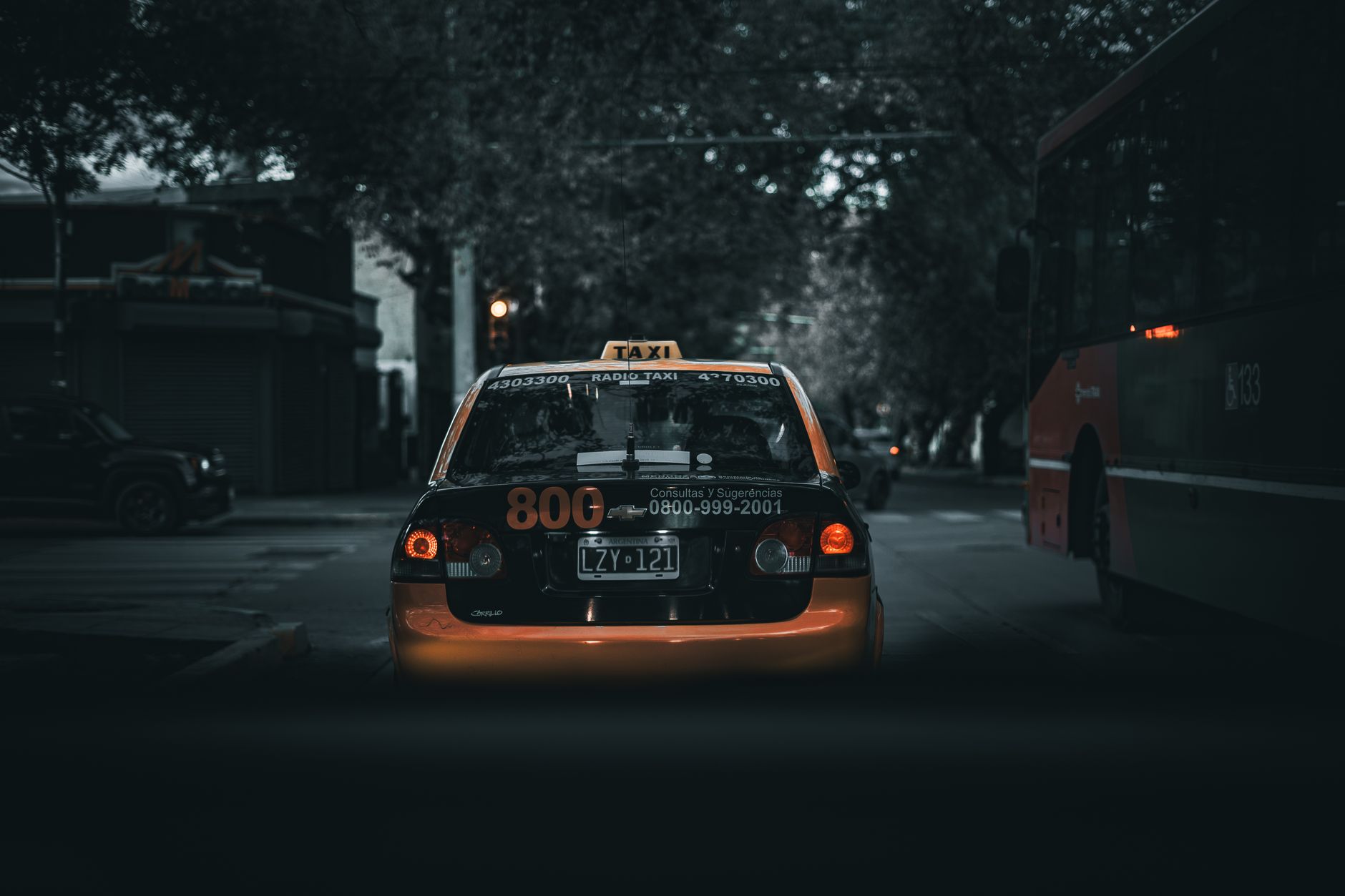 Samochód do taxi a bagażnik: ile miejsca naprawdę potrzebujesz na walizki i fotelik