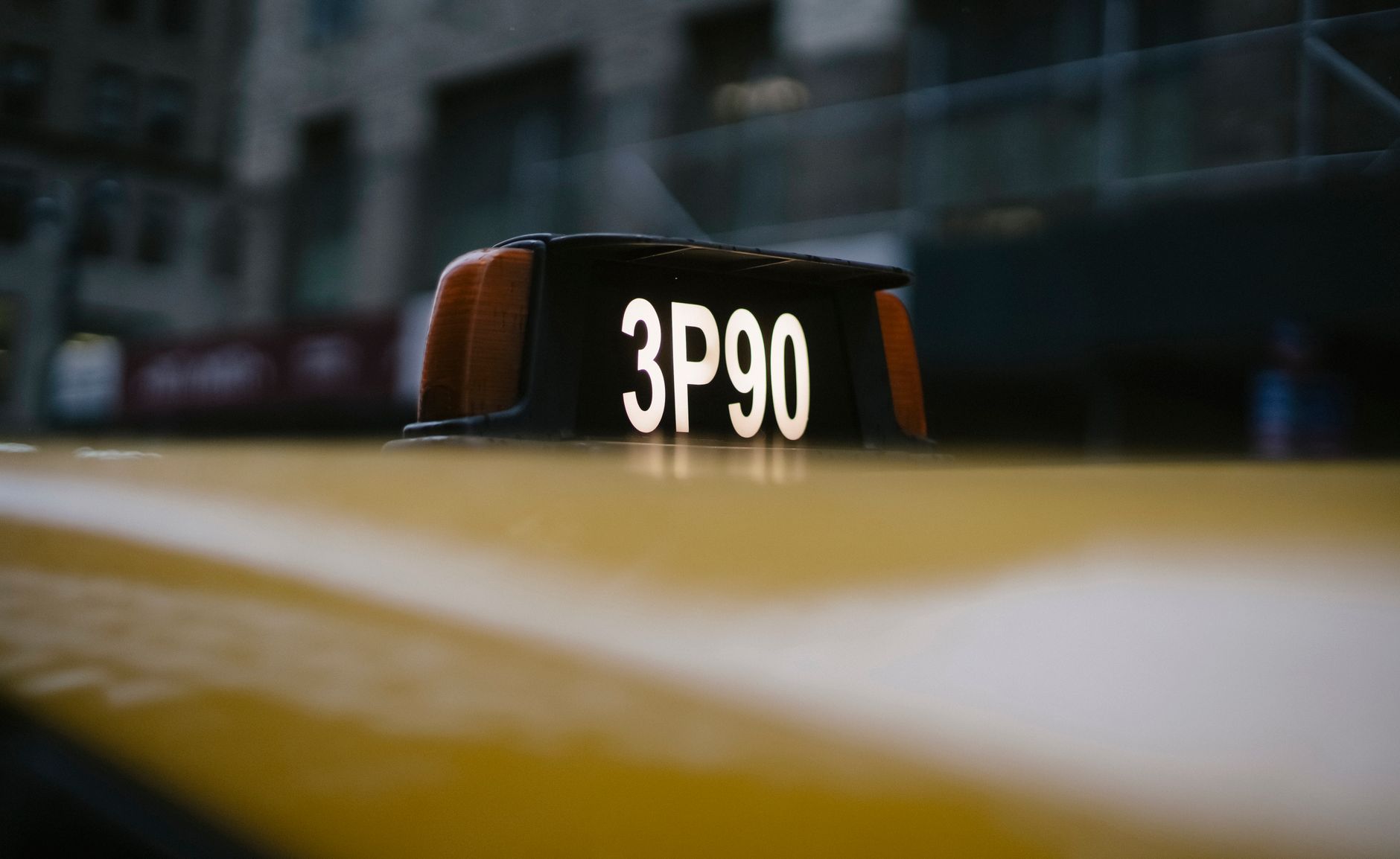 Samochód do taxi a bagażnik: ile miejsca naprawdę potrzebujesz na walizki i fotelik